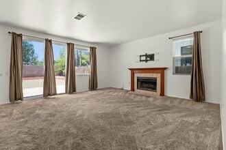 1067 Princess Kyra Pl in Escondido, CA - Foto de edificio - Building Photo