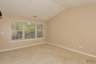 1187 N Red Oak Cir in Round Lake Beach, IL - Building Photo - Building Photo