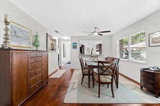 2304 Lark Ln in Sarasota, FL - Building Photo - Building Photo