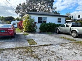 6334 SW 35th St in Miami, FL - Building Photo