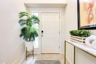 4501 Whispering Valley Dr in Austin, TX - Foto de edificio - Building Photo