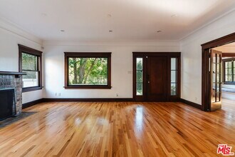 2027 Canyon Dr in Los Angeles, CA - Building Photo - Building Photo