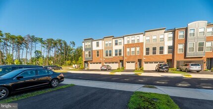 42409 S Dogwood St in Sterling, VA - Building Photo - Building Photo