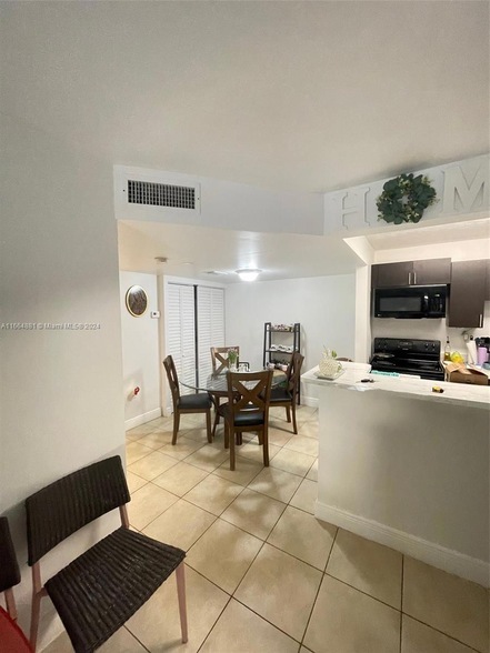 7160 NW 179th St, Unit 103 in Hialeah, FL - Building Photo - Building Photo