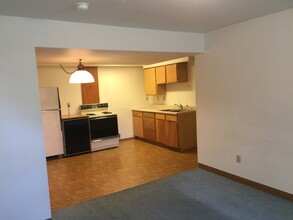 140 NW Robert St, Unit B-Lower in Pullman, WA - Foto de edificio - Building Photo