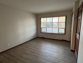 4576 Cheyenne Ave in Davenport, IA - Foto de edificio - Building Photo