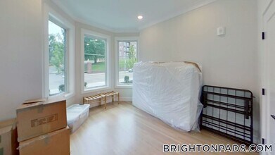 104-106 Warren St., Unit 2 in Boston, MA - Foto de edificio - Building Photo