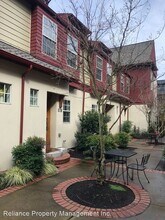 576 2nd St in Lake Oswego, OR - Building Photo - Building Photo