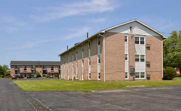 East Towne in Lockport, NY - Foto de edificio - Building Photo