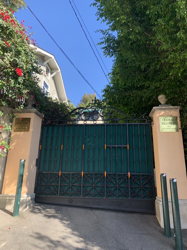 1954 Hillcrest Rd, Unit 8 in Los Angeles, CA - Building Photo - Building Photo