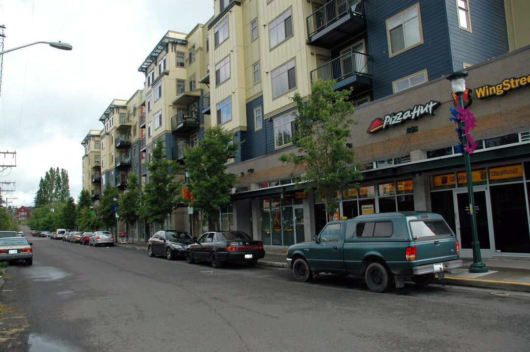 Dakota in Seattle, WA - Building Photo