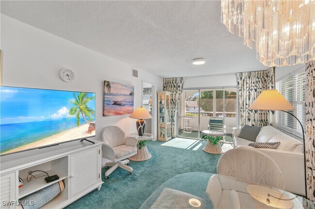 5 High Point Cir W in Naples, FL - Building Photo - Building Photo