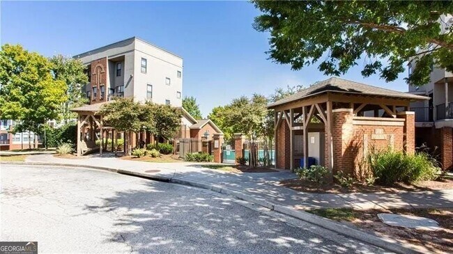 property at 898 Oak St SW