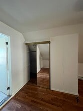 89 W 20th St, Unit 3 in Bayonne, NJ - Building Photo - Building Photo