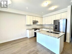 561 Vine Cliff Blvd in Markham, ON - Building Photo - Building Photo