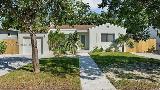 211 NE 43rd St in Miami, FL - Building Photo - Building Photo