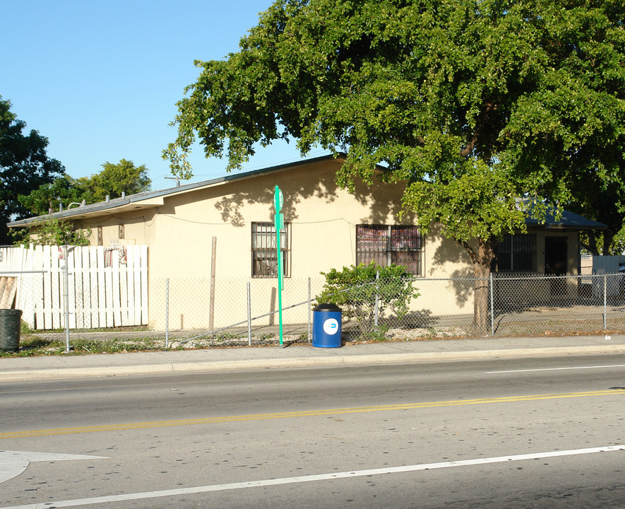 7090 NW 17th Ave in Miami, FL - Building Photo