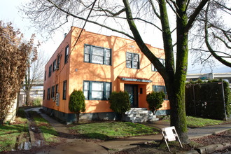 1935 NW Raleigh St in Portland, OR - Building Photo - Building Photo