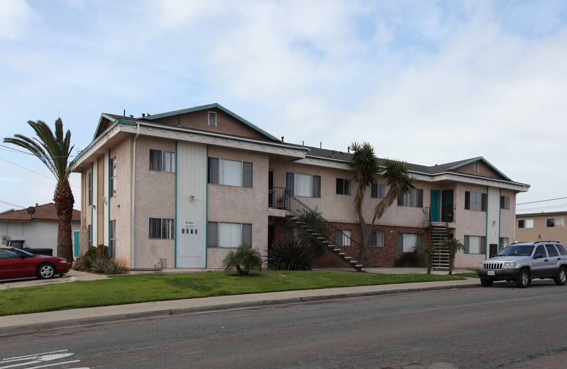 1075 Donax Ave in Imperial Beach, CA - Building Photo