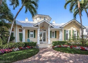 165 Broad Ave S in Naples, FL - Building Photo