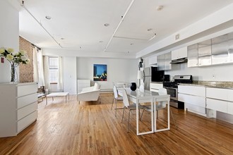 281 Grand St in New York, NY - Building Photo - Building Photo