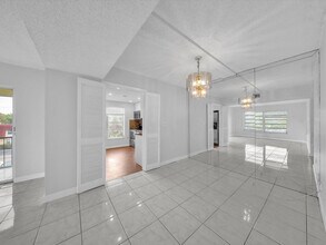 4156 Inverrary Dr in Lauderhill, FL - Building Photo - Building Photo