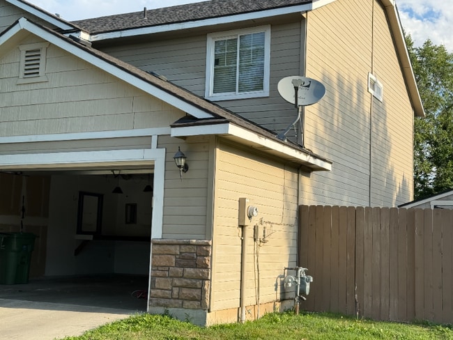 398 Cassidy Dr E in Meridian, ID - Building Photo - Building Photo
