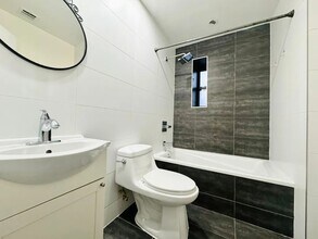 Furnished room/NOT APARTMENT in Brooklyn, NY - Foto de edificio - Building Photo