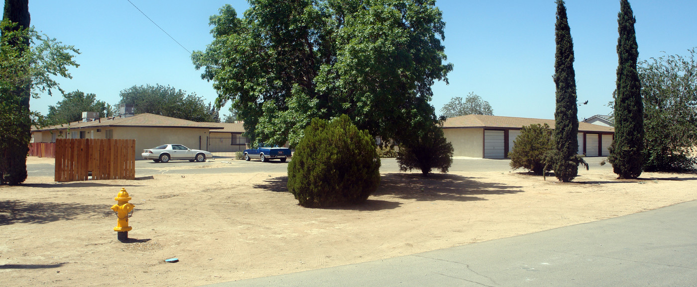 13544 Mohawk Rd in Apple Valley, CA - Building Photo