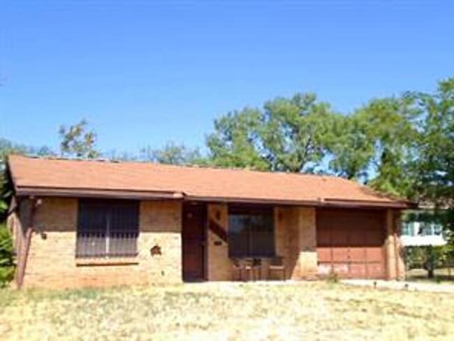 property at 926 Mesquite St