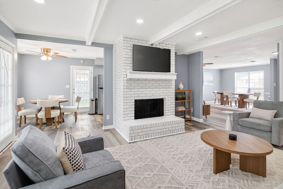 2420 Haddington Rd in Montgomery, AL - Building Photo