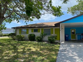 305 Lantana Ave, Unit Cozy duplex w carport Apartments