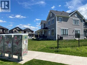 2 Cahill Dr in Brantford, ON - Building Photo - Building Photo