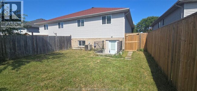 1551 Dobrich St in Windsor, ON - Building Photo - Building Photo