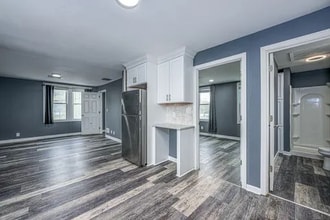 1668 Litchfield Tpke, Unit 2nd Fl in Woodbridge, CT - Building Photo - Building Photo