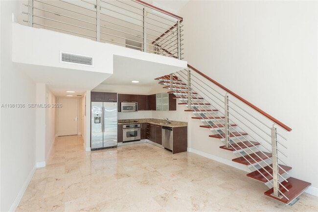 41 SE 5th St, Unit 804 in Miami, FL - Foto de edificio - Building Photo