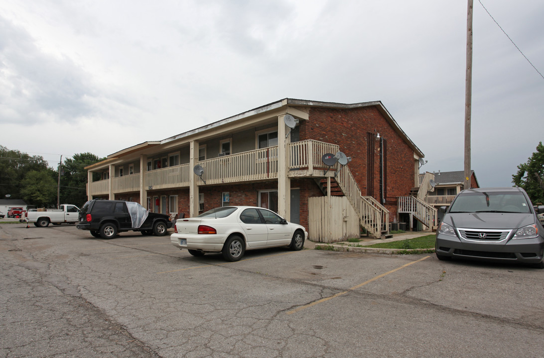 Eagle's Pointe in Olathe, KS - Building Photo