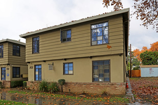 Wright Court in Sacramento, CA - Foto de edificio - Building Photo