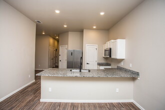 2126 N Jayton Ave in Lubbock, TX - Foto de edificio - Building Photo