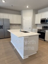 15733 Ruthie Lynn Dr in Athens, AL - Foto de edificio - Building Photo