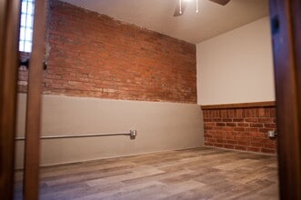 518 W College St in Springfield, MO - Building Photo - Building Photo