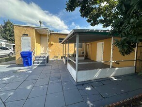 1020 NW 33rd Ave in Miami, FL - Building Photo - Building Photo