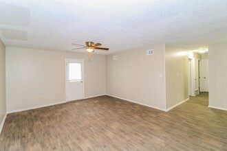 3883 Winwood Dr in Memphis, TN - Foto de edificio - Building Photo