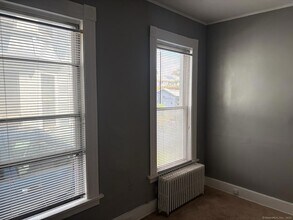 319 Sherman Ave in New Haven, CT - Foto de edificio - Building Photo