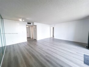 1800 Collins Ave, Unit 14C in Miami Beach, FL - Building Photo - Building Photo