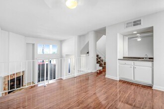 2048 S Bon View Ave in Ontario, CA - Building Photo - Building Photo