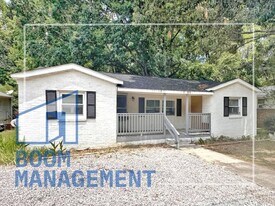 200 Rencher St in Hillsborough, NC - Building Photo