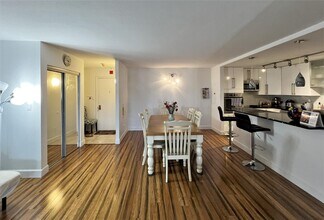 990 Massachusetts Ave, Unit 75 in Arlington, MA - Building Photo - Building Photo