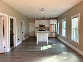 615 N Montello St in Brockton, MA - Building Photo