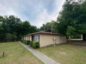1711 Birchwood Cir in Leesburg, FL - Building Photo